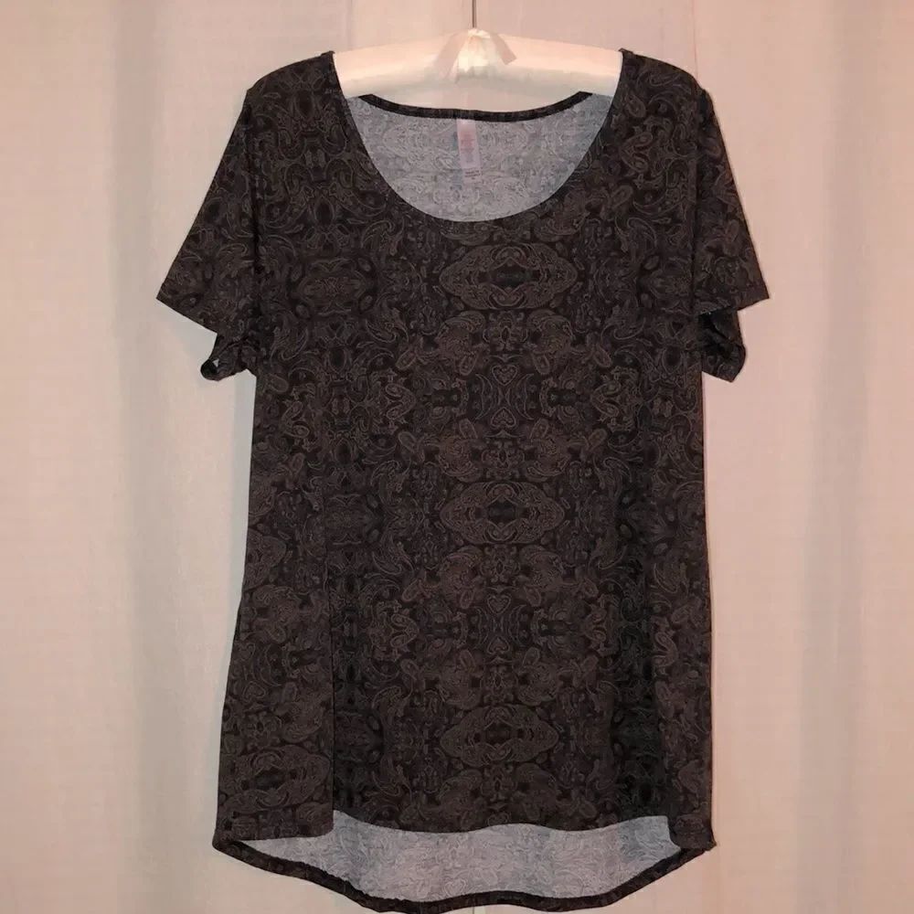 LuLaRoe M Black Brown Paisley High Low Short Sleeve Tee